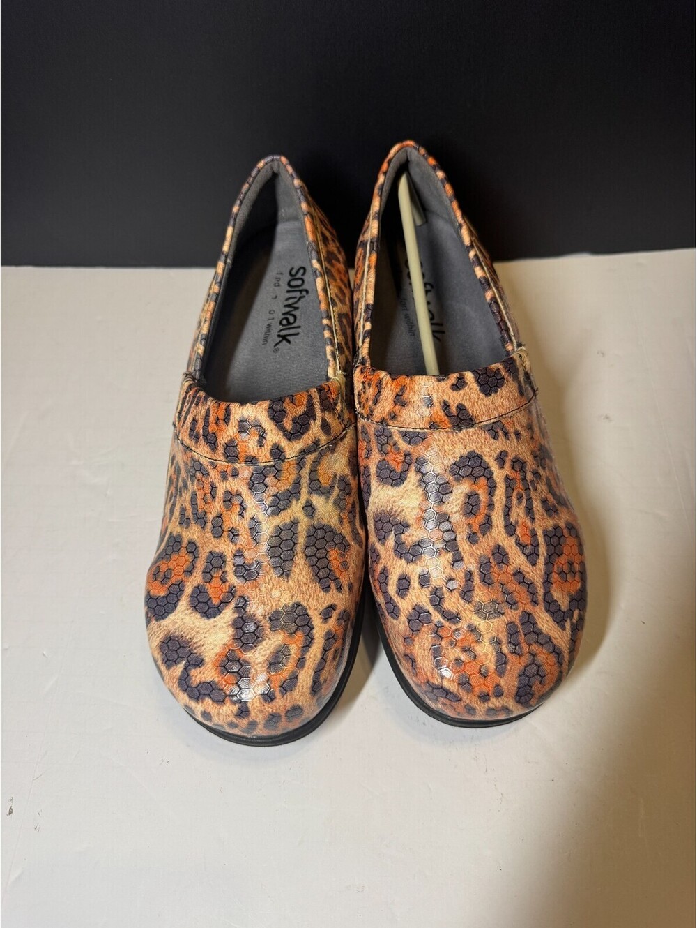 NWOT SOFTWALK Meredith Nurse Service Industry Womens 8.5 M Shoes Leopard Nonslip